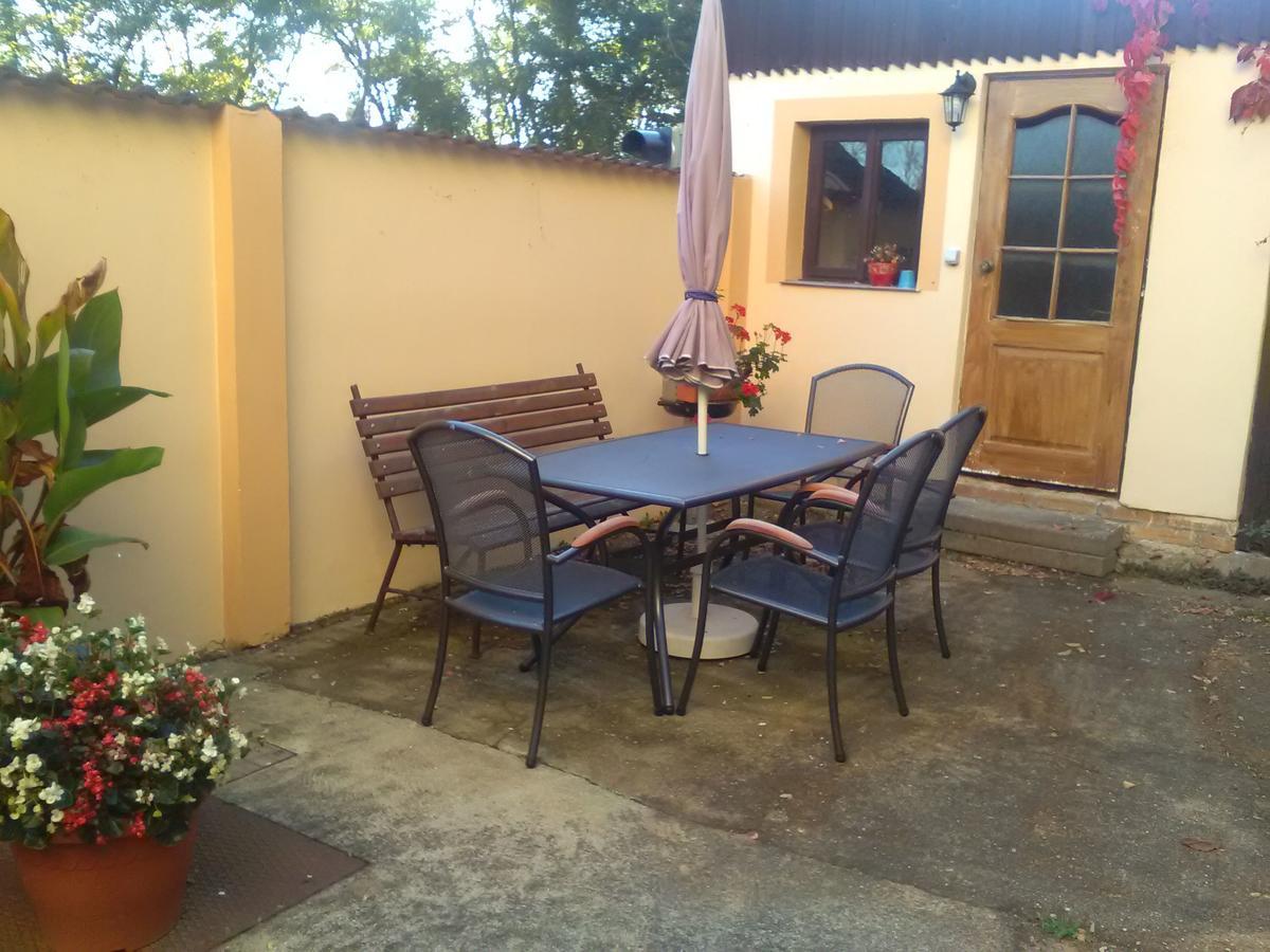 Penzion Marjánka Hluboká nad Vltavou Exterior foto